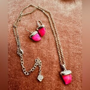 ❤️🩷🦈 Kendra Scott Oleana Necklace and Earrings Set in Red Mother of Pearl